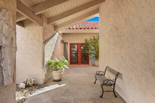 37868 Los Cocos Dr E in Rancho Mirage, CA - Building Photo