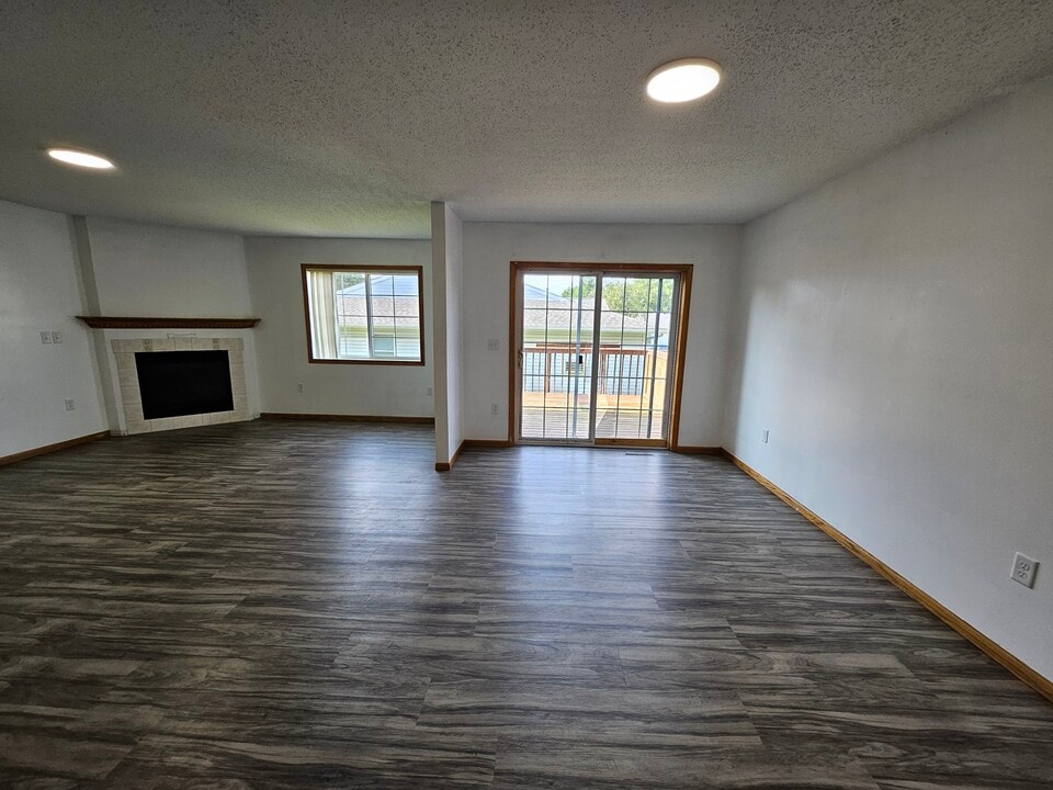 5670 Gables Dr, Unit 2 in Eau Claire, WI - Building Photo