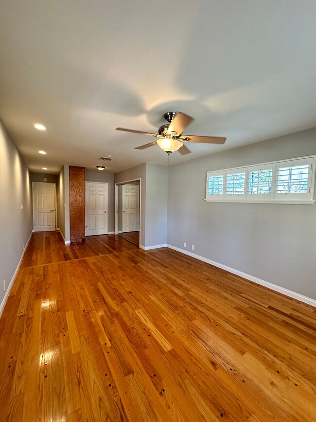 property at 9856 La Rosa Dr