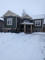48 Iron Wolf Blvd in Lacombe, AB - Building Photo