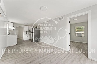 8930 Free Ave in Jacksonville, FL - Building Photo - Building Photo