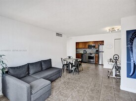 4154 NW 79th Ave in Doral, FL - Building Photo