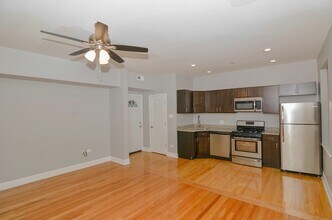 2958 N Washtenaw Ave in Chicago, IL - Building Photo - Building Photo