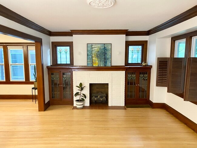 2713 E Oklahoma Ave, Unit Lower in Milwaukee, WI - Foto de edificio - Building Photo