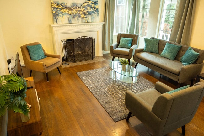 240 E Hedding St in San Jose, CA - Building Photo - Building Photo