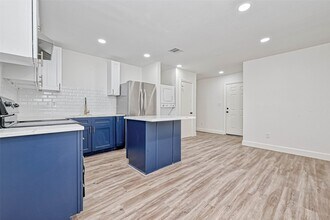 5609 Denmark St in Houston, TX - Building Photo - Building Photo