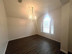 1923 Pin Oak Ln in Dallas, TX - Building Photo - Building Photo