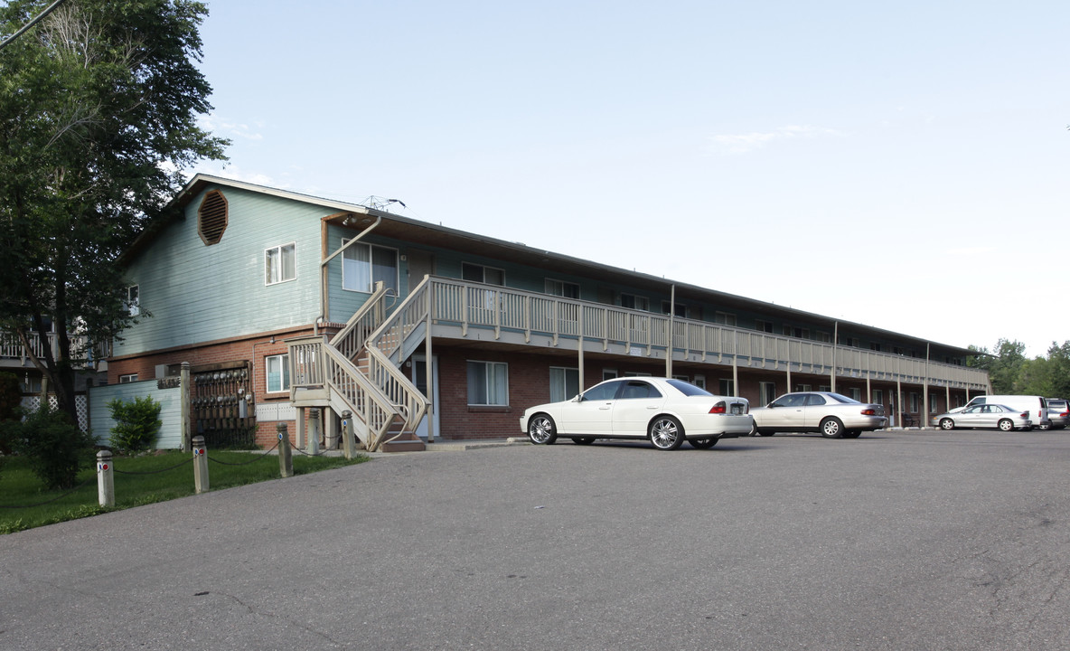 Country Club Condominiums in Lakewood, CO - Building Photo