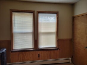 11 Trenton St, Unit 11 Trenton Street 1st fl in Bellingham, MA - Foto de edificio - Building Photo