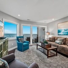 1995 N US Highway 31 N, Unit 212 in Traverse City, MI - Foto de edificio - Building Photo