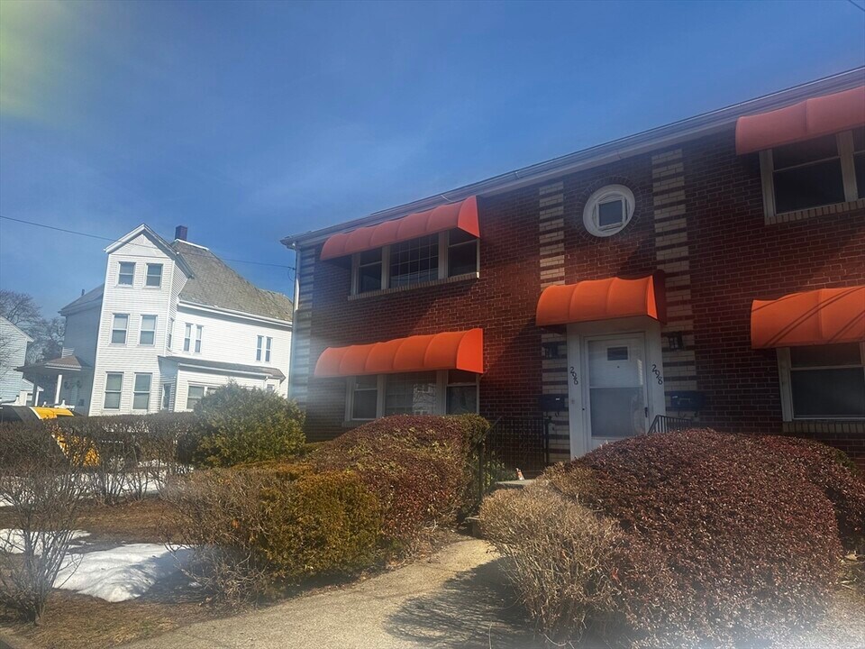 296 Wood Ave in Boston, MA - Building Photo