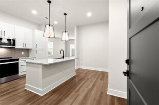 2648 Sandy Plains Rd in Marietta, GA - Building Photo