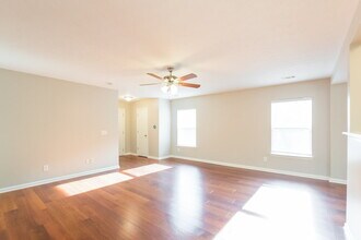 417 Autumn Creek Dr in Dallas, GA - Foto de edificio - Building Photo