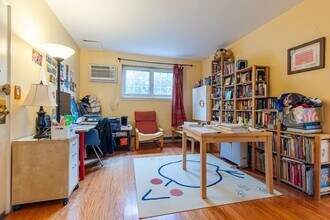 22 Saint Paul St, Unit #1 in Brookline, MA - Building Photo - Building Photo