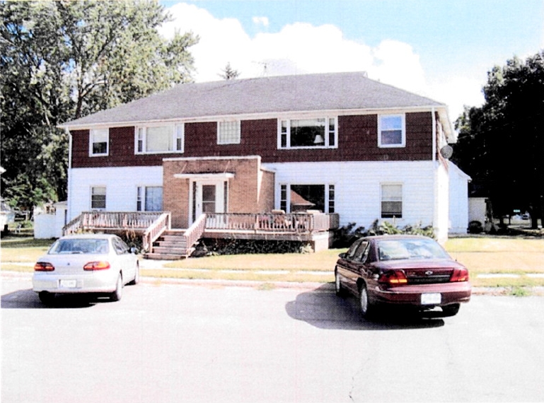 HS apartments in Clear Lake, IA - Building Photo