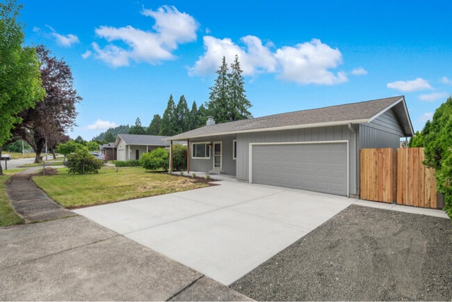 3434 Memorial Park Dr in Longview, WA - Building Photo - Building Photo