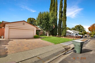 1185 Tilson Dr in Concord, CA - Foto de edificio - Building Photo