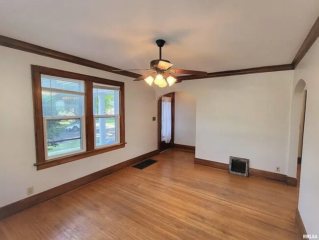 1021 W Hanssler Pl in Peoria, IL - Foto de edificio - Building Photo