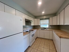2507 Terry Ln in Sarasota, FL - Building Photo - Building Photo