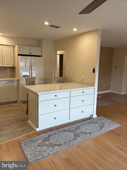 215 Haddonfield Cmns in Haddonfield, NJ - Building Photo