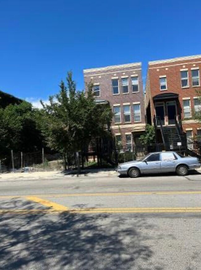 property at 2122 W Madison St