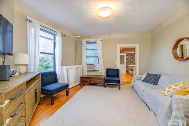 54 Harvard St in Brookline, MA - Foto de edificio - Building Photo