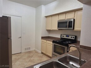 9620 W Russell Rd in Las Vegas, NV - Building Photo - Building Photo