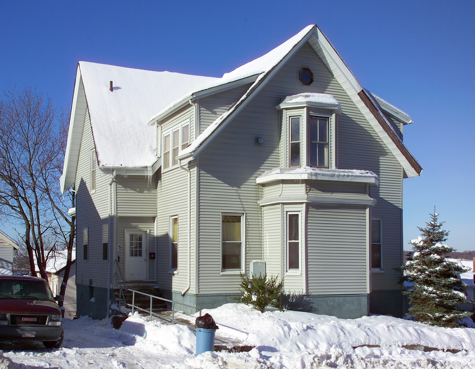 604 N Main St in Fall River, MA - Building Photo