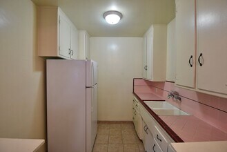 10834 Bloomfield St-Unit -34-03 in Los Angeles, CA - Building Photo - Building Photo