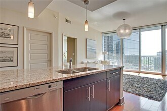 1080 Peachtree St NE in Atlanta, GA - Building Photo - Building Photo