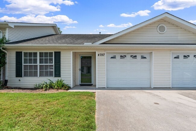 4757 Royal Prince Way in Knoxville, TN - Building Photo - Building Photo