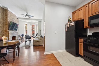 116 W Grand Ave in Chicago, IL - Building Photo - Building Photo