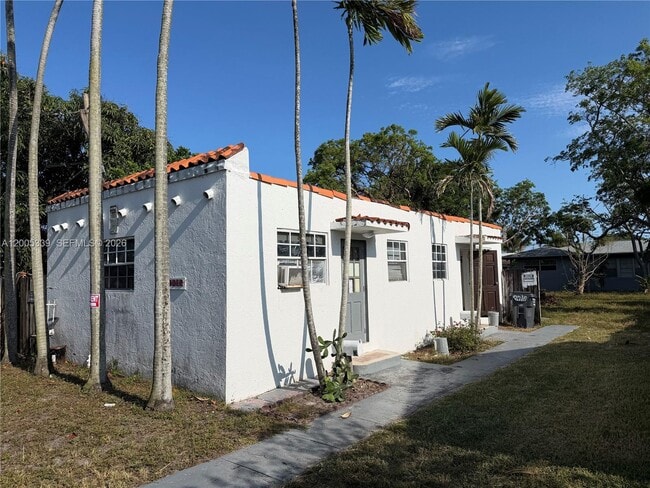 property at 2212 Grant St