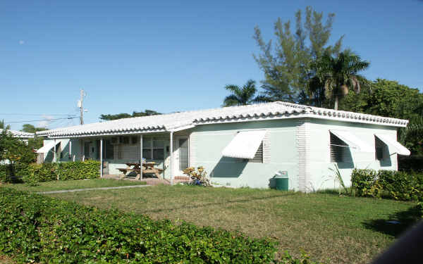 868-872 NW 2nd Ave in Homestead, FL - Foto de edificio - Building Photo