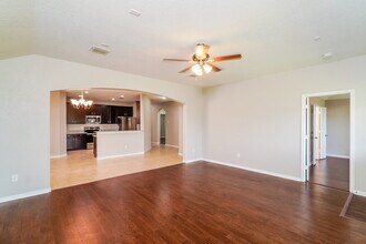 5827 Southern Knoll in San Antonio, TX - Building Photo - Building Photo