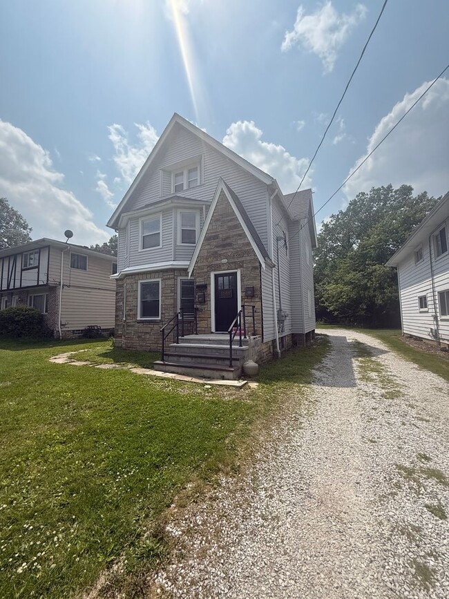 property at 1588 S Green Rd