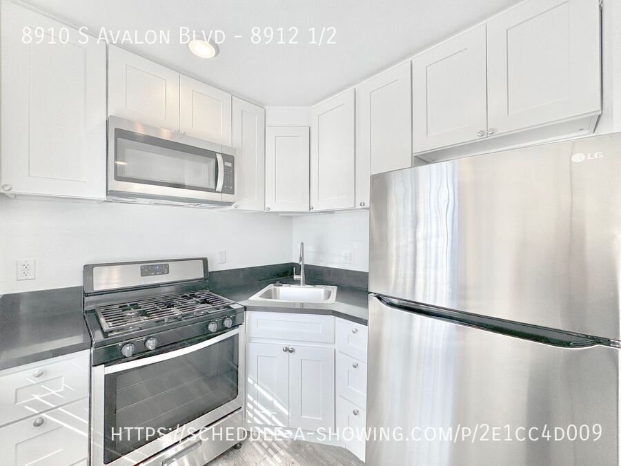 8910 S Avalon Blvd in Los Angeles, CA - Building Photo