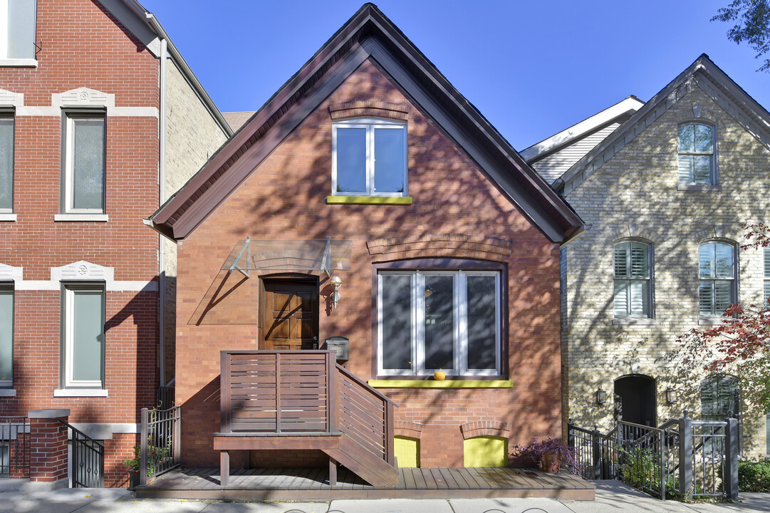 2220 W Charleston St in Chicago, IL - Building Photo