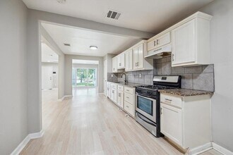 5902 Southington St in Houston, TX - Building Photo - Building Photo