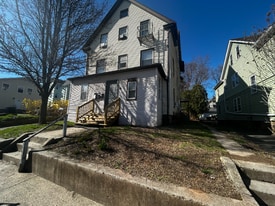 18 Roberts St in New Britain, CT - Building Photo