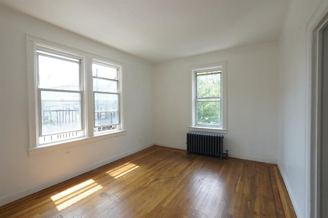 573 Ave E in Bayonne, NJ - Building Photo - Building Photo