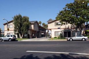 5476 W 99th Pl in Los Angeles, CA - Building Photo