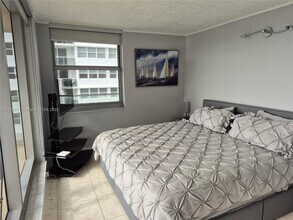 1912 S Ocean Dr in Hallandale Beach, FL - Building Photo - Building Photo