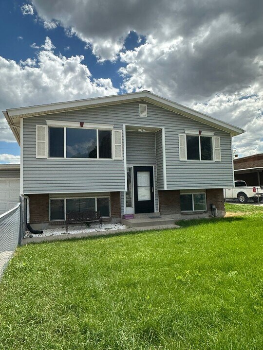 1545 Barbara Cir in West Jordan, UT - Building Photo