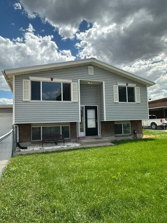 property at 1545 Barbara Cir