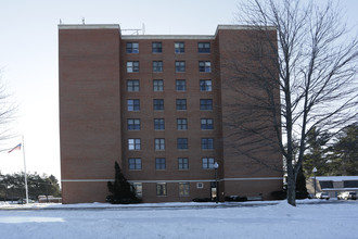 Sunset Tower in Sanford, ME - Foto de edificio - Building Photo