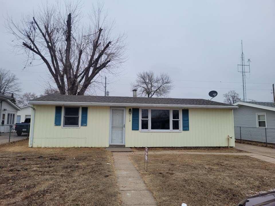 2112 W 10th St in Grand Island, NE - Building Photo