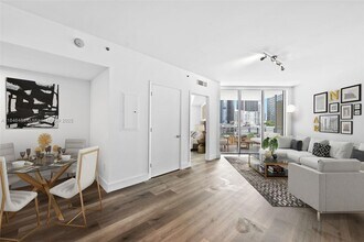 350 S Miami Ave in Miami, FL - Building Photo - Building Photo