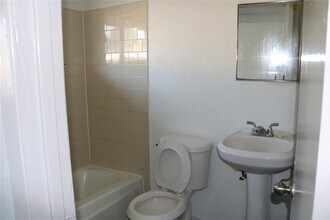 5405 Suez St, Unit 3 in Houston, TX - Building Photo - Building Photo