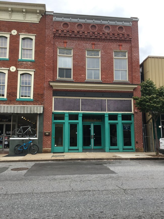 1105 Main St
